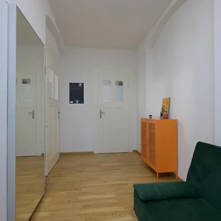 Arbio I Retro Near Hauptbahnhof