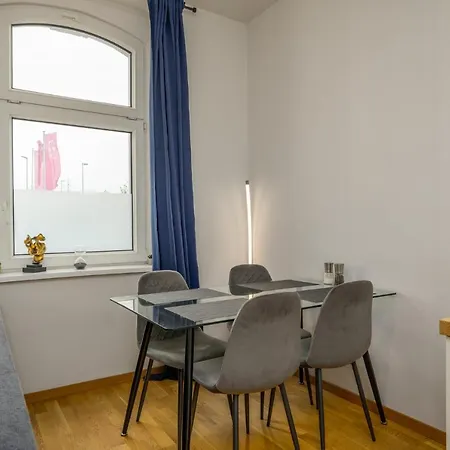 Arbio I Retro Near Hauptbahnhof *