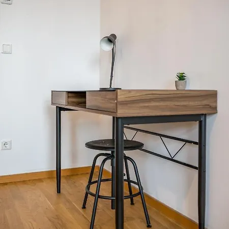 Arbio I Retro Near Hauptbahnhof *