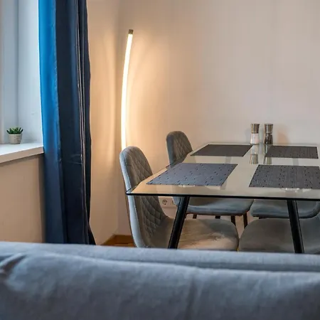 Arbio I Retro Near Hauptbahnhof *