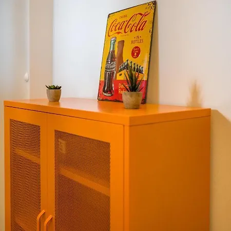 Buntes Retro Ii Apartment