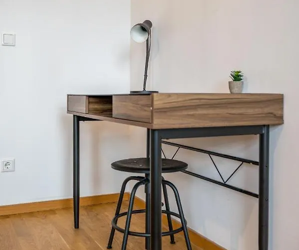 Arbio I Retro Near Hauptbahnhof *